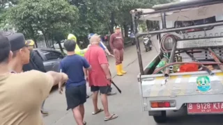 Wali Kota Bekasi, Tri Adhianto Mendapatkan Ancaman Golok Dari Seorang Pedagang Saat Penertiban PKL