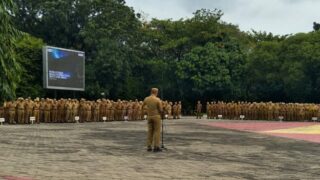 Wali Kota Bekasi, Tri Adhianto Saat Apel Pagi di Lingkungan Pemerintahan Kota (Pemkot) Bekasi